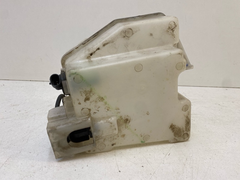 Бачок омывателя лобового стекла