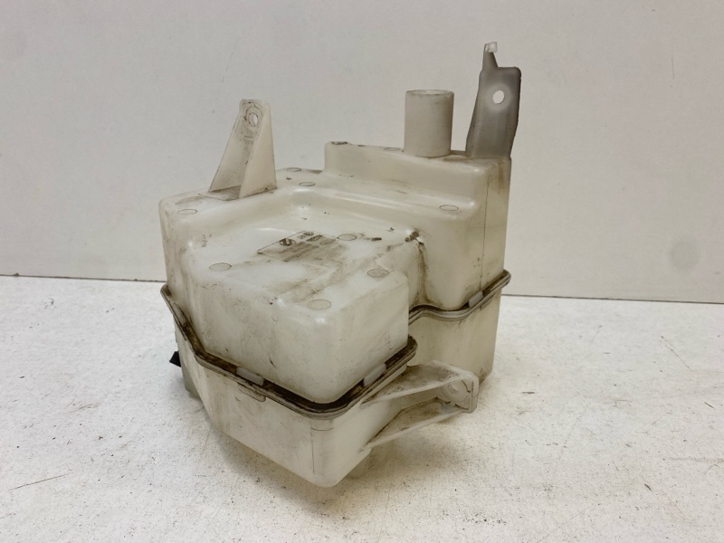 Бачок омывателя лобового стекла