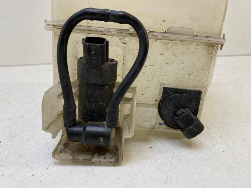 Бачок омывателя лобового стекла