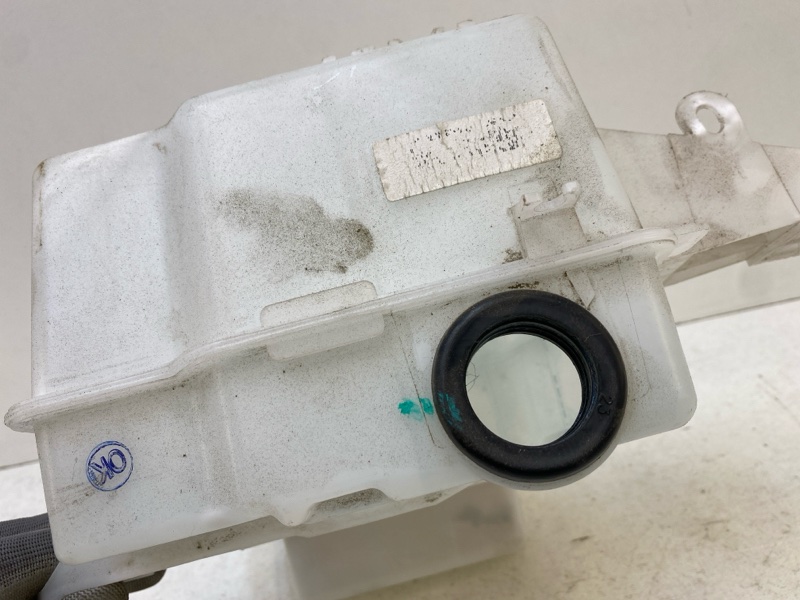 Бачок омывателя лобового стекла