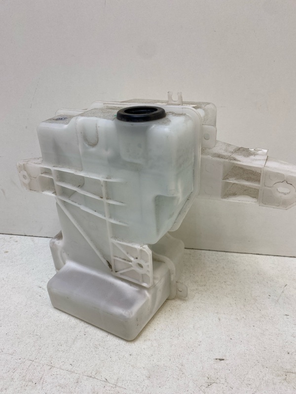 Бачок омывателя лобового стекла