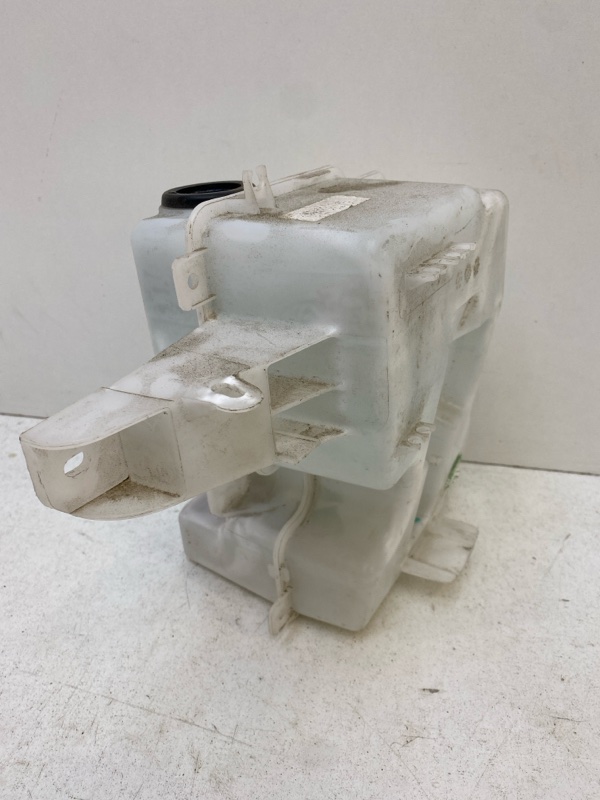 Бачок омывателя лобового стекла