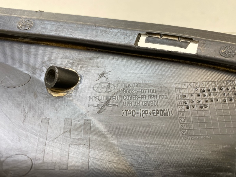 Рамка противотуманной фары левой