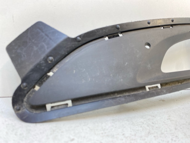 Рамка противотуманной фары левой