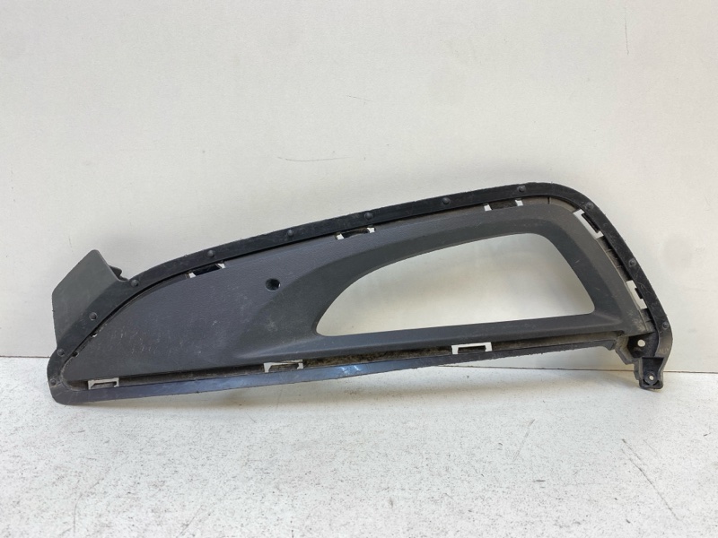 Рамка противотуманной фары левой