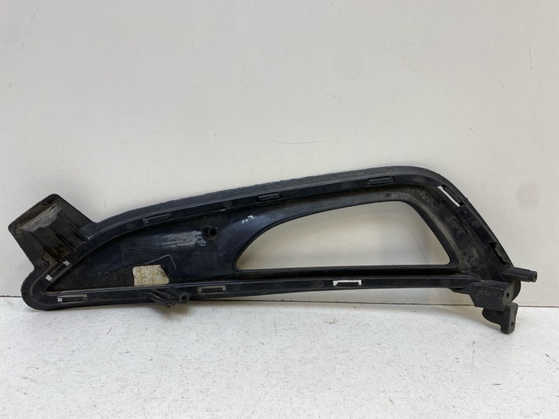 Рамка противотуманной фары правой