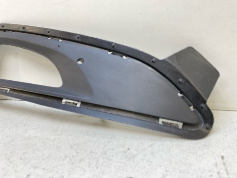 Рамка противотуманной фары правой