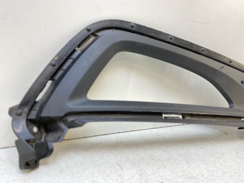 Рамка противотуманной фары правой