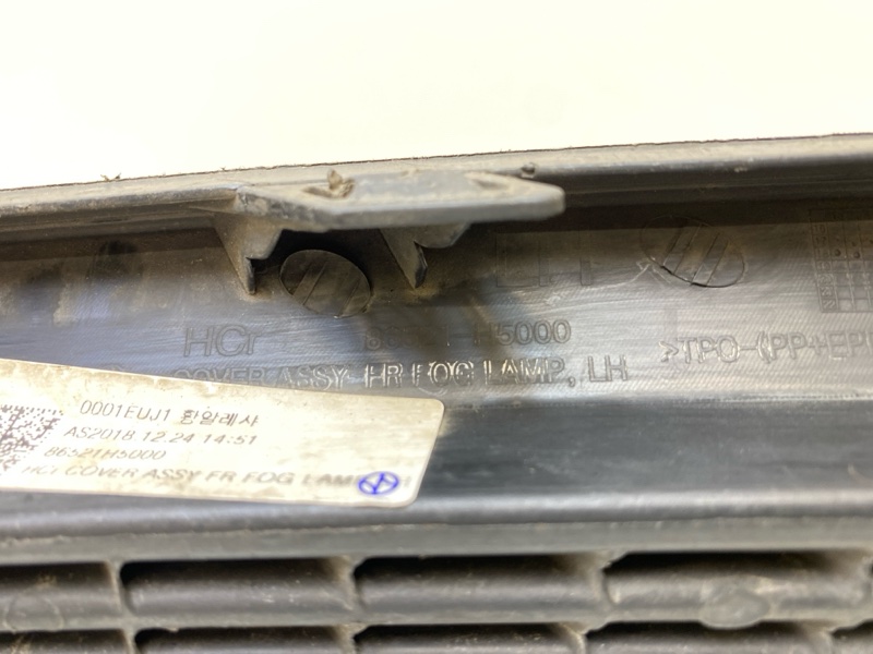 Рамка противотуманной фары левой