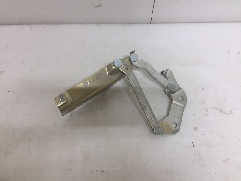 Петля капота правая