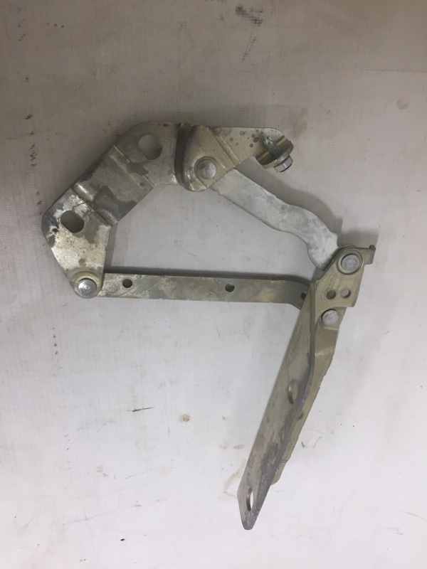 Петля капота правая