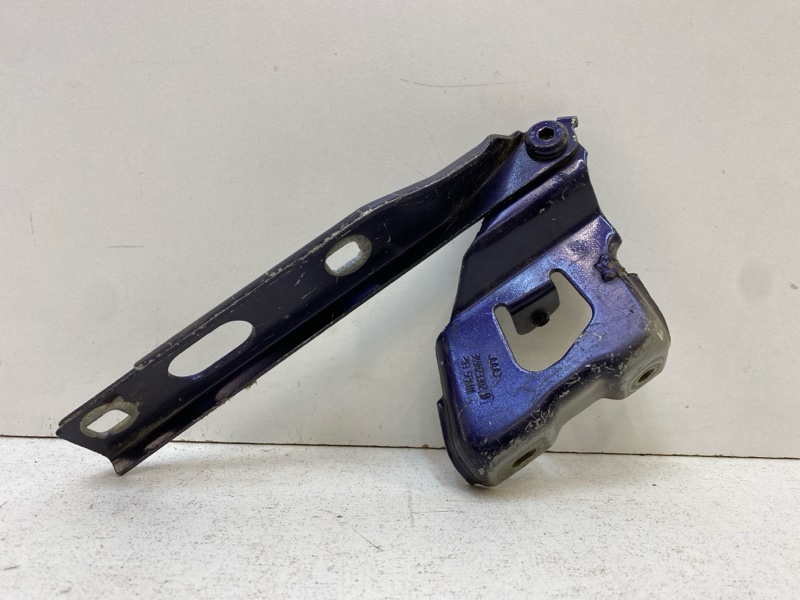 Петля капота правая