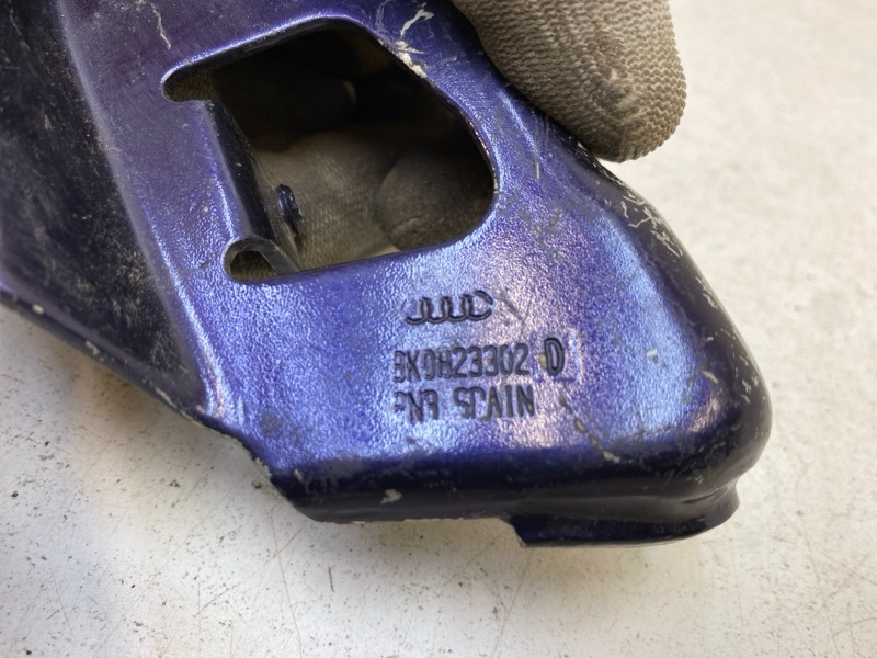 Петля капота правая