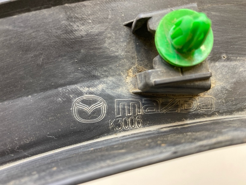 Накладка переднего крыла правого