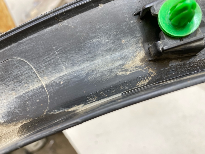 Накладка переднего крыла правого