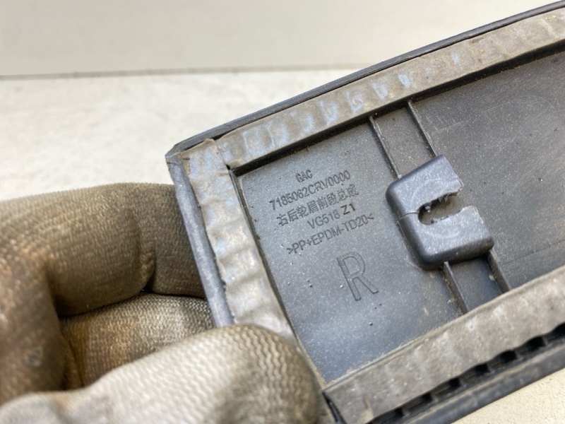 Накладка заднего крыла правого