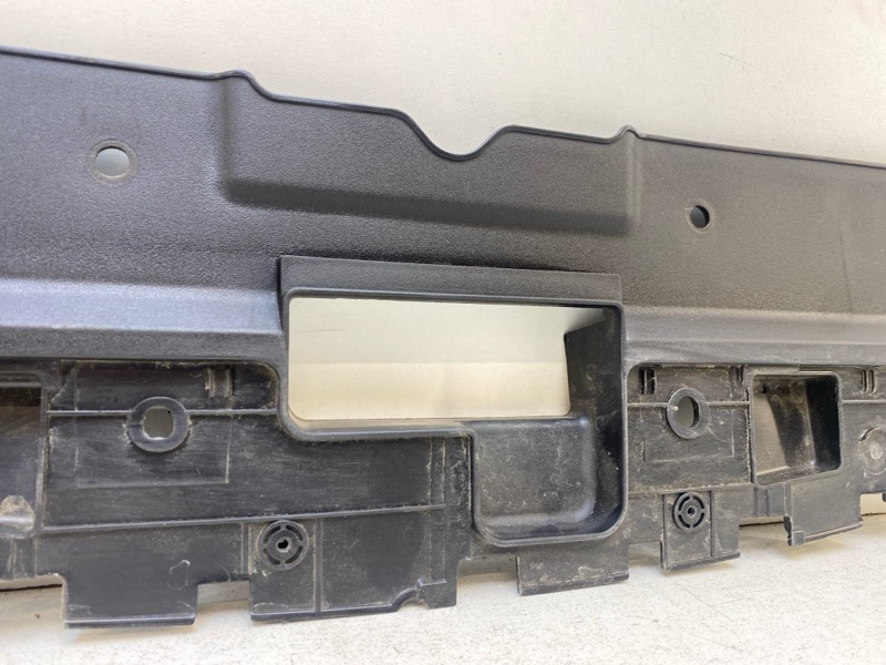 Кожух замка капота