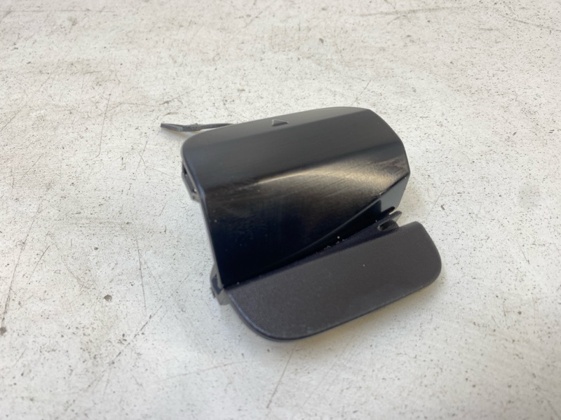 Заглушка буксировочного крюка