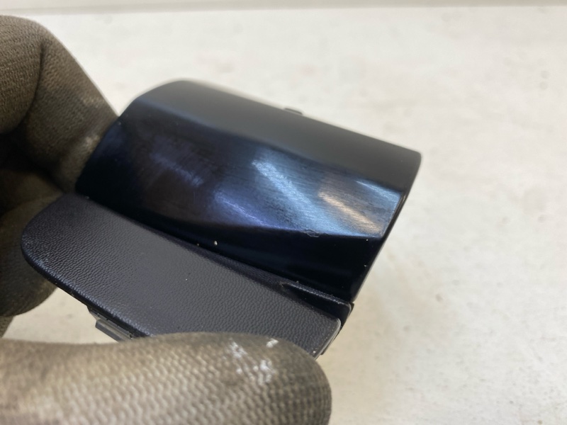 Заглушка буксировочного крюка