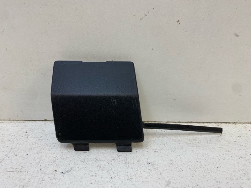 Заглушка буксировочного крюка