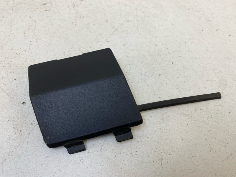 Заглушка буксировочного крюка