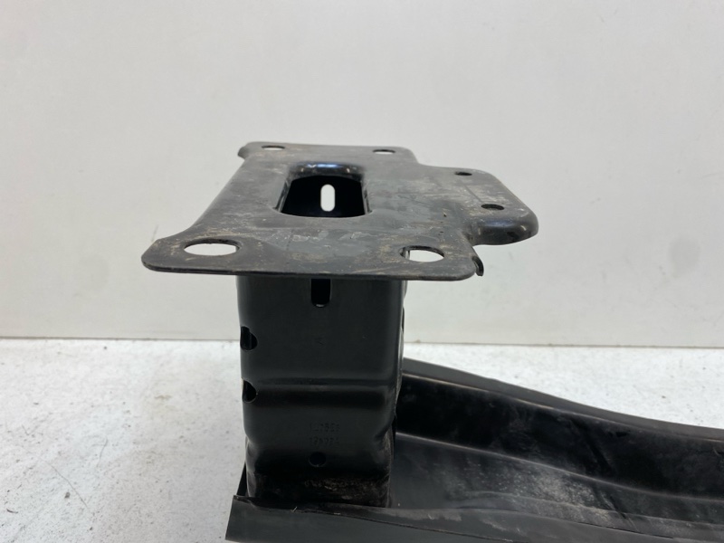 Усилитель переднего бампера