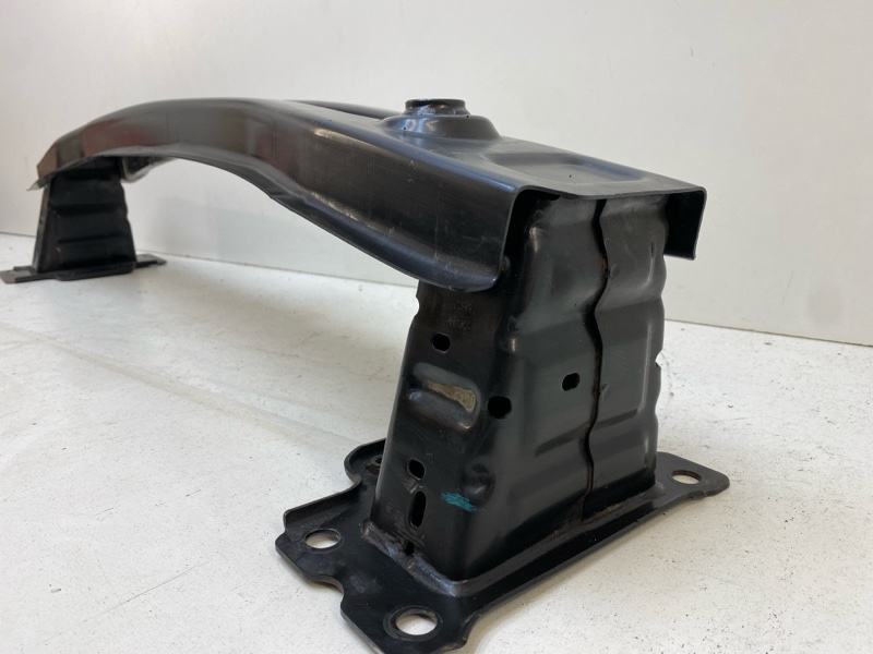 Усилитель переднего бампера