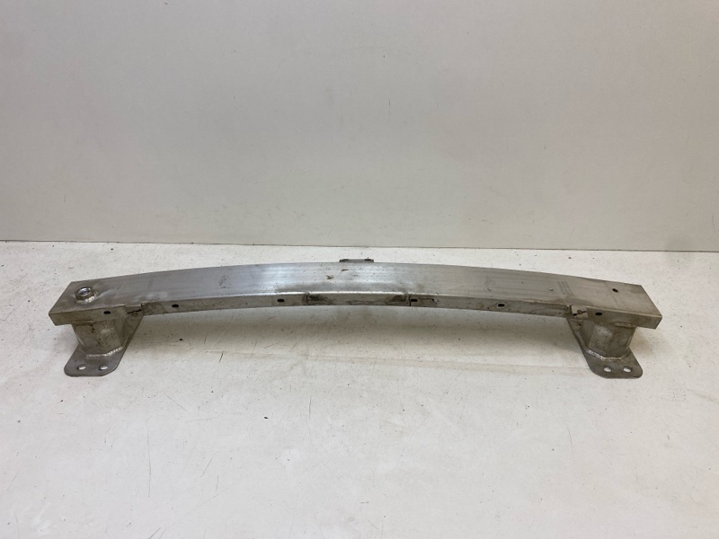 Усилитель переднего бампера