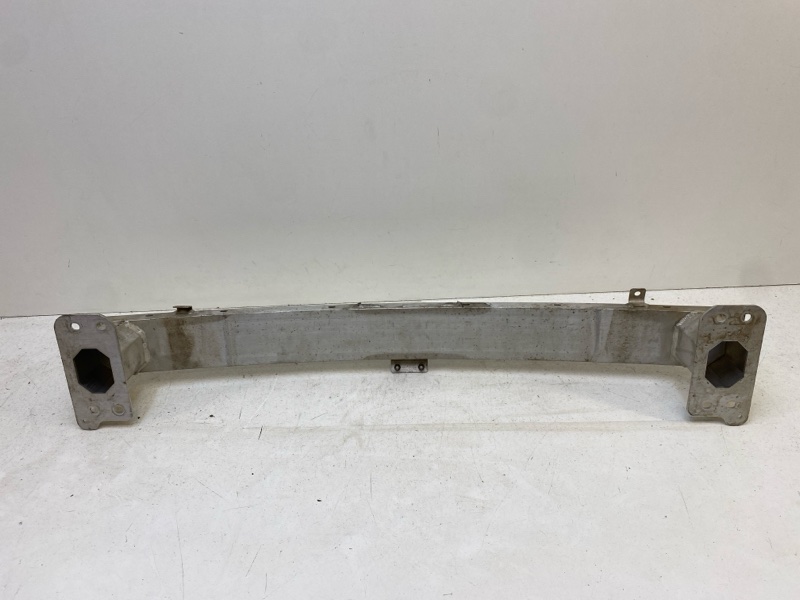 Усилитель переднего бампера