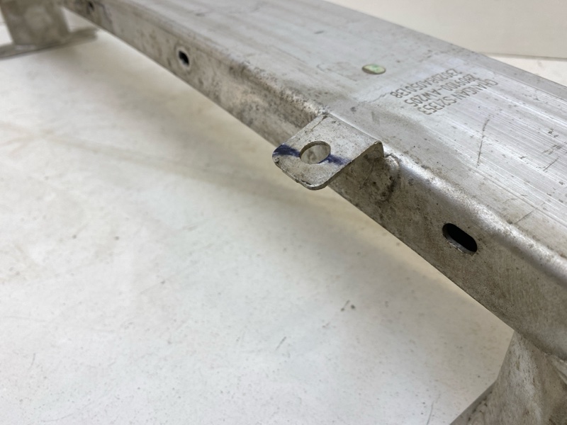 Усилитель переднего бампера