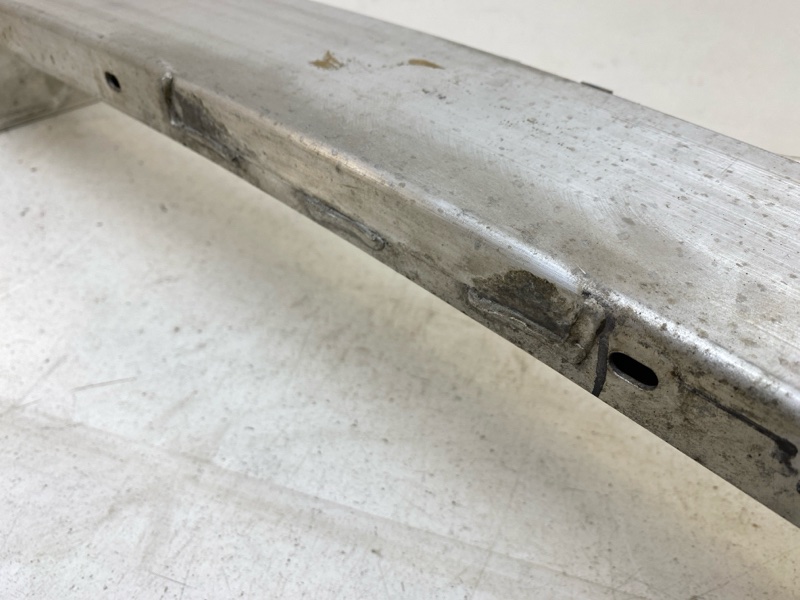 Усилитель переднего бампера