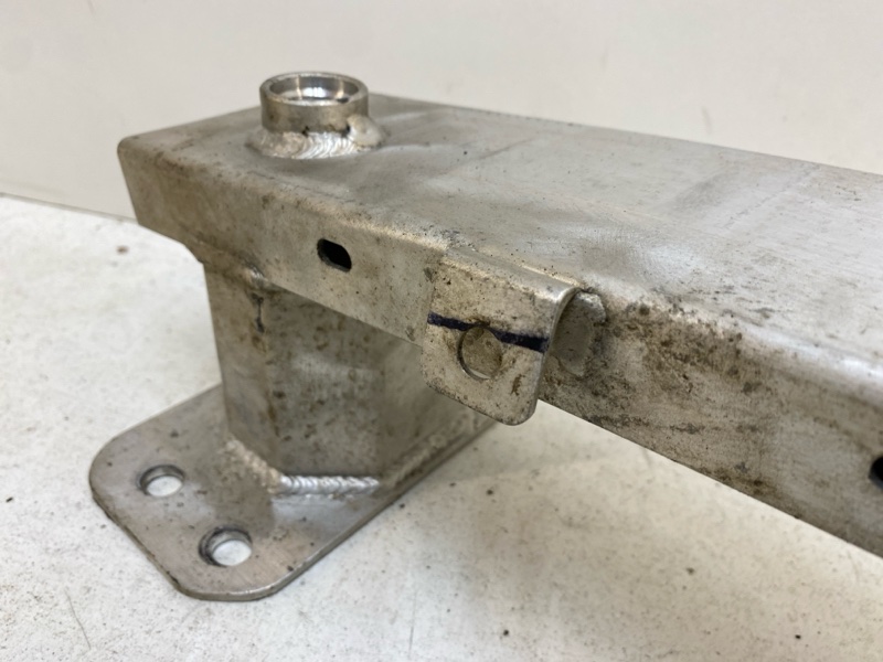 Усилитель переднего бампера