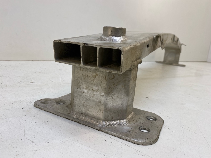 Усилитель переднего бампера