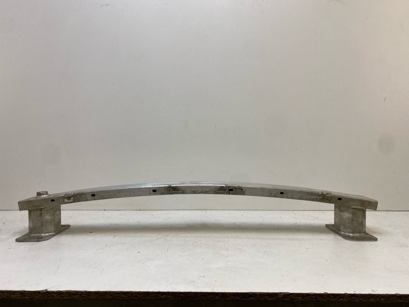 Усилитель переднего бампера