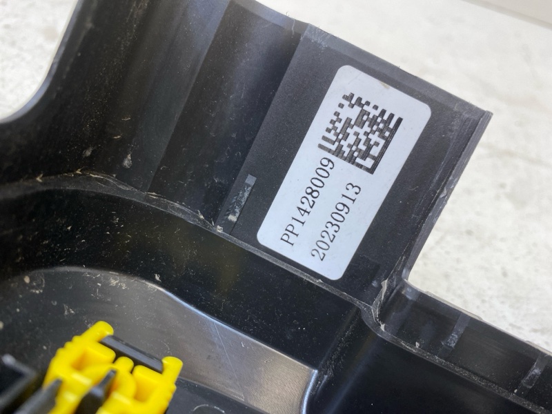 Крышка блока предохранителей / реле