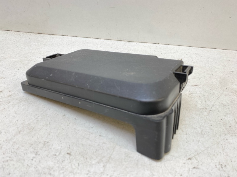 Крышка блока предохранителей / реле