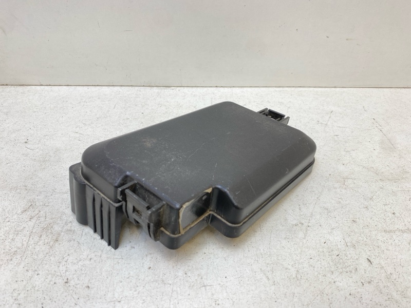 Крышка блока предохранителей / реле