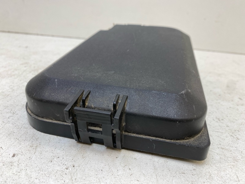 Крышка блока предохранителей / реле