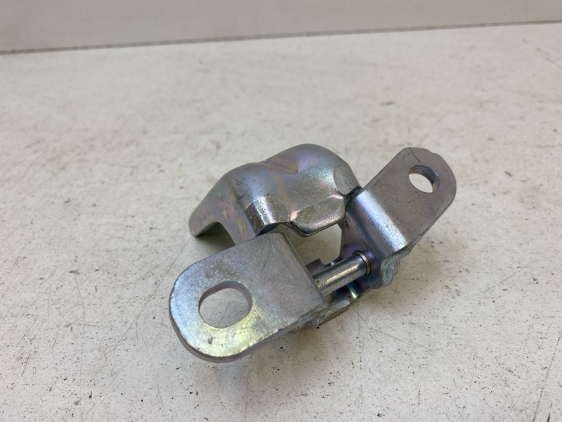 Петля двери передней правой верхняя