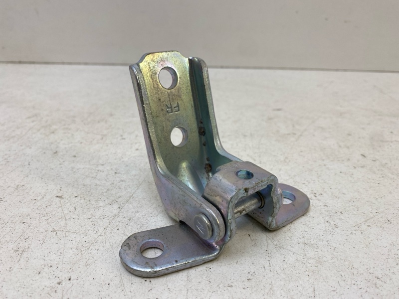 Петля двери передней правой верхняя