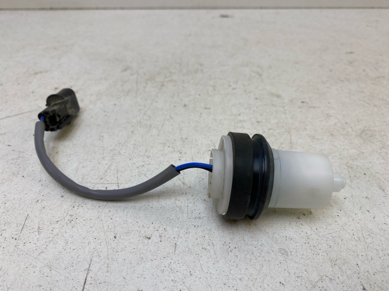 Датчик уровня в бачок омывателя