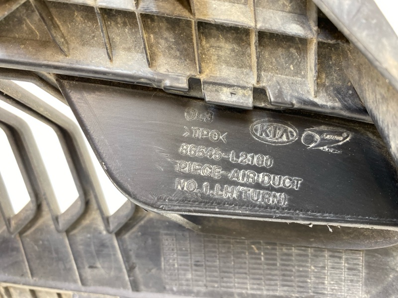 Рамка противотуманной фары левой