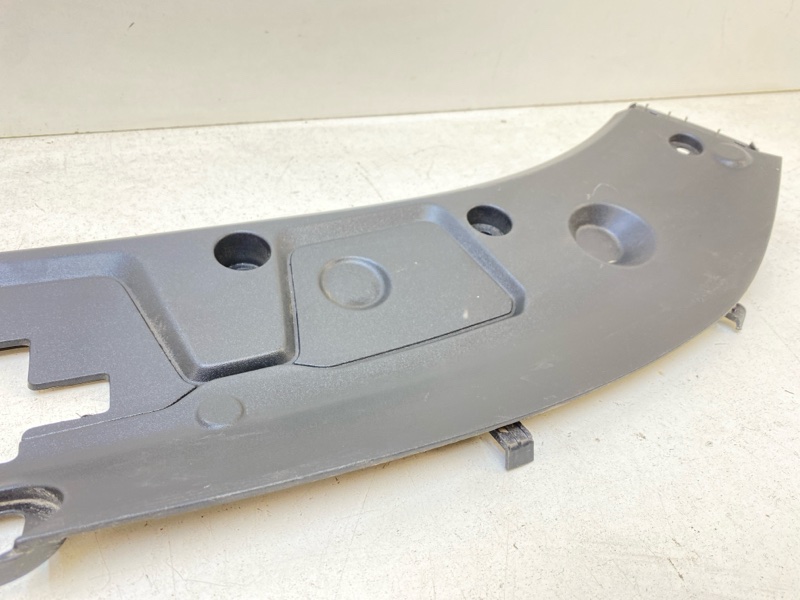 Кожух замка капота