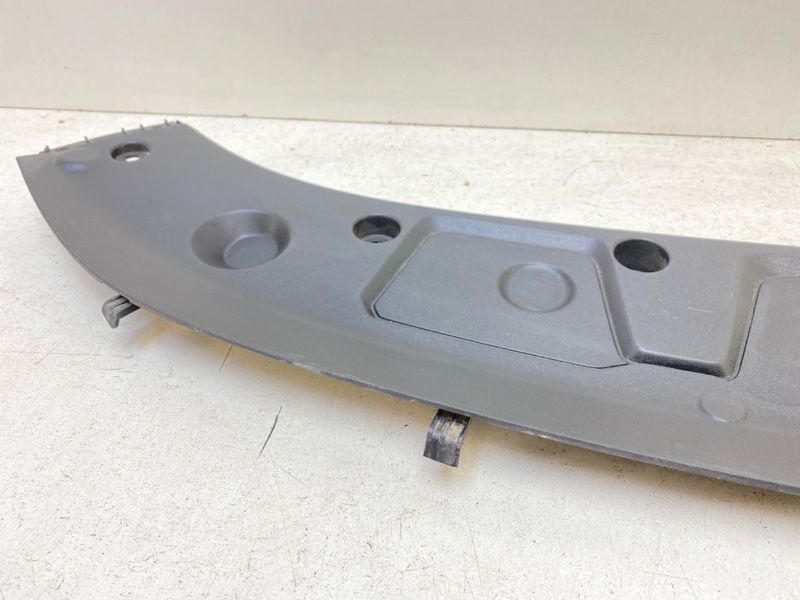 Кожух замка капота