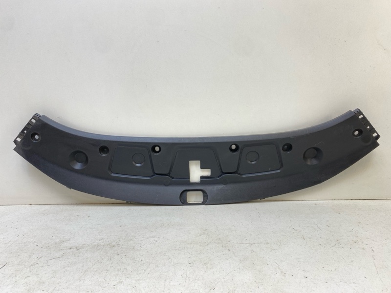 Кожух замка капота