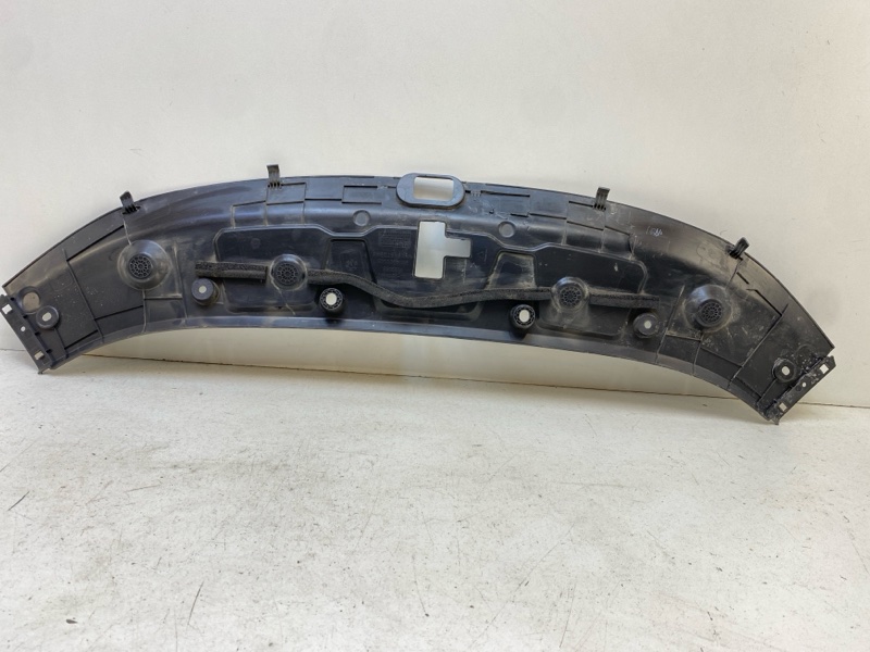 Кожух замка капота