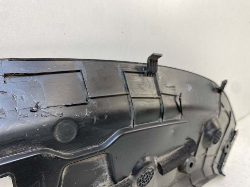 Кожух замка капота