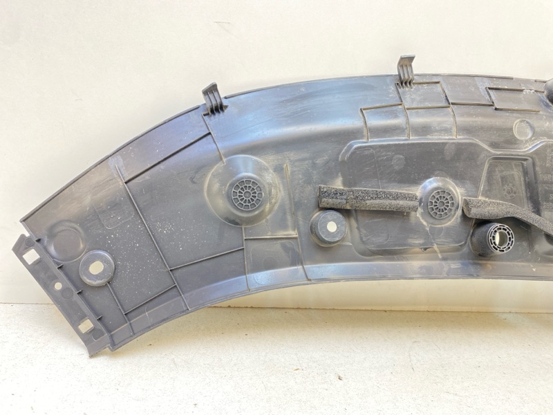 Кожух замка капота