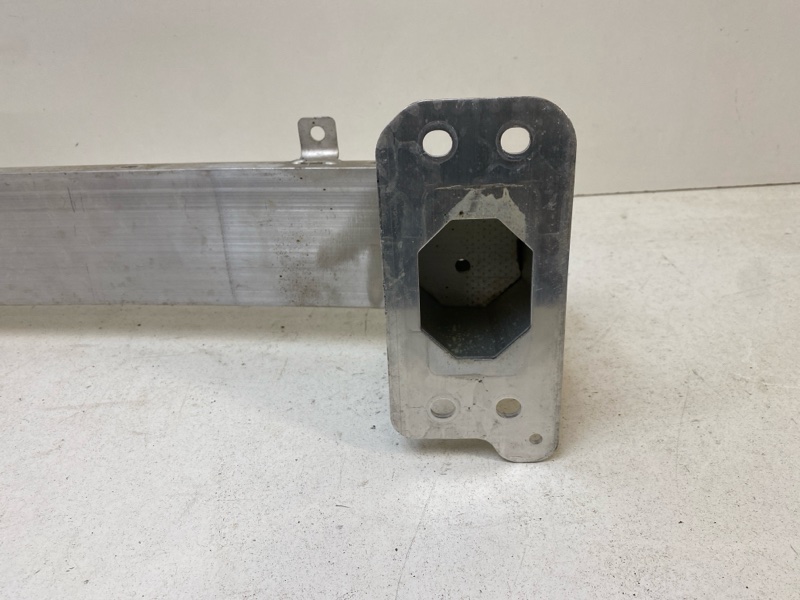 Усилитель переднего бампера