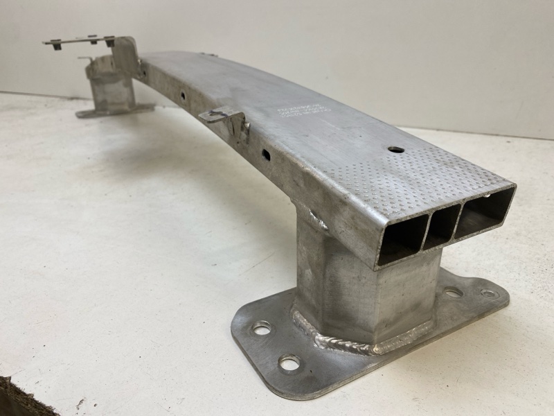 Усилитель переднего бампера